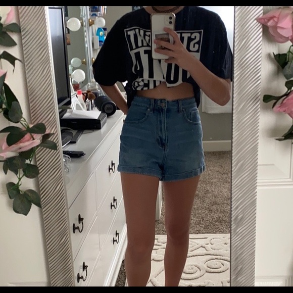 SOLD High waisted denim mom shorts - Picture 1 of 3